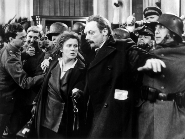 rosa-luxemburg-1986-001-00m-e2r-crowd